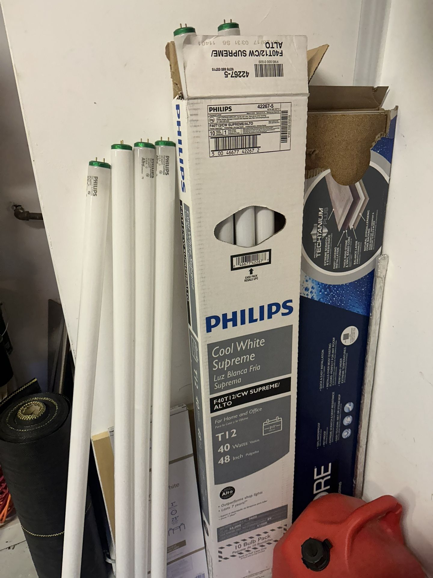 New 4 Philips Bulbs 48 Inch
