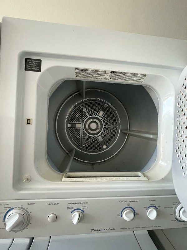 Combo Frigidaire 27 Inch Wide Great Condition