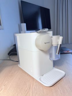Nespresso Lattissima One De’Longhi Espresso Machine + Milk Frother in White