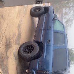 04 Lifted Tahoe On 35s