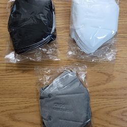 Face mask 3 colors in a bag of 30 pcs, 5 layers good quality, $15 a bag 30 pcs