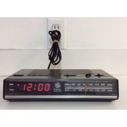 Vintage Clock Radio - General Electric Model 7-4624B GE AM/FM Digital Alarm