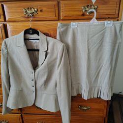 Women's Petite Size 10 Interview Suit - Tahari