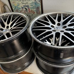 Set of 4 20” lexani Wheels