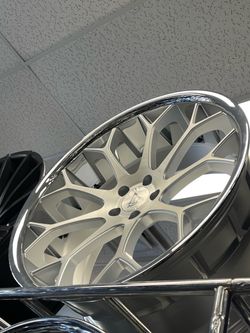 •• VW TOUAREG, BENTLEY BENTAYGA & AUDI ALLROAD • 22x9 (5x112) °° Stop settling for standard issue factory specs. Grab a custom 22-inch setup that com