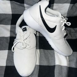 Nike Sneaker Womens Size 8