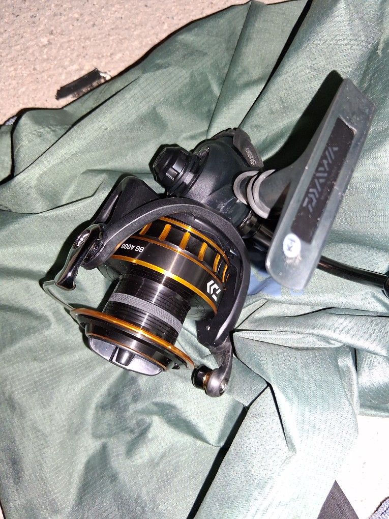 Daiwa BG 4000 Spinning Reel Unused Ĺ Look