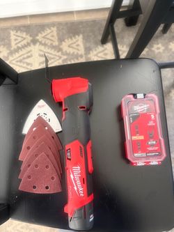 Milwaukee 2526-20 M12 12 Volt FUEL Oscillating Multi-Tool WITH HIGH OUTPUT 2.5 BATTERY