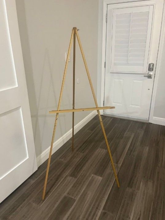 Sturdy Gold Wedding Easel