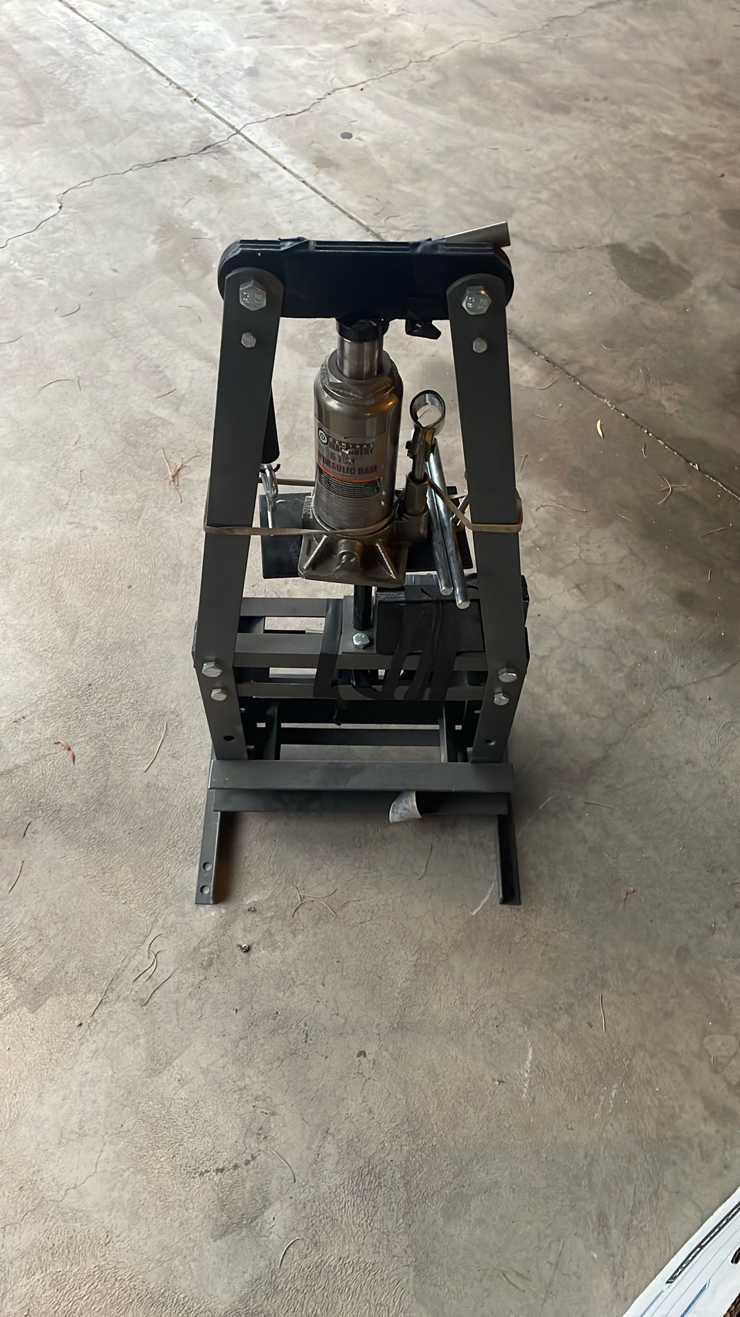 CENTRAL MACHINERY 6Ton Shop Bench Press