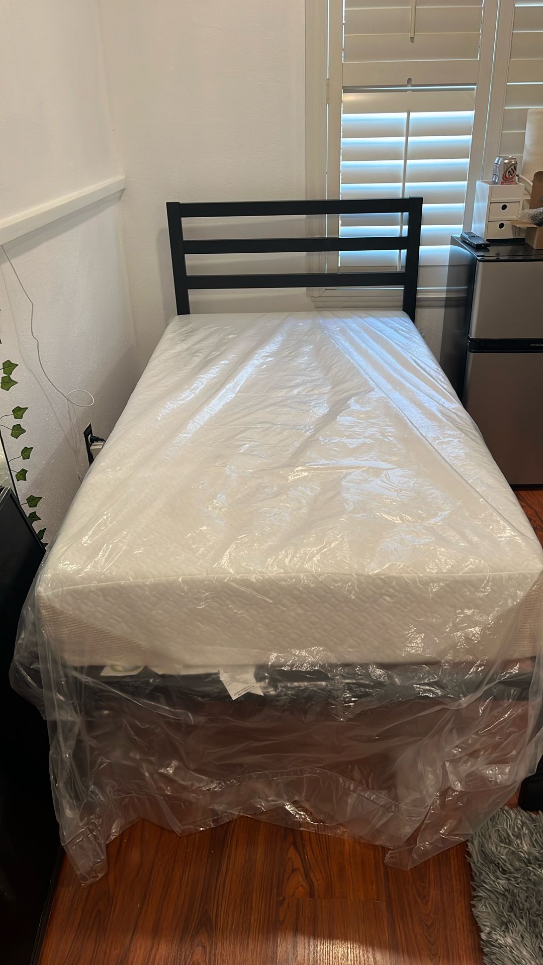 Twin black bed frame + mattress