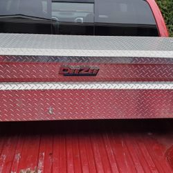 FULL SIZE TRUCK BED TOOLBOX 