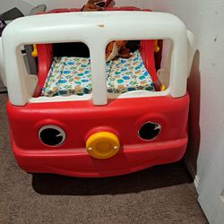 Toddler bed with mattress, Cama para niño con colchon