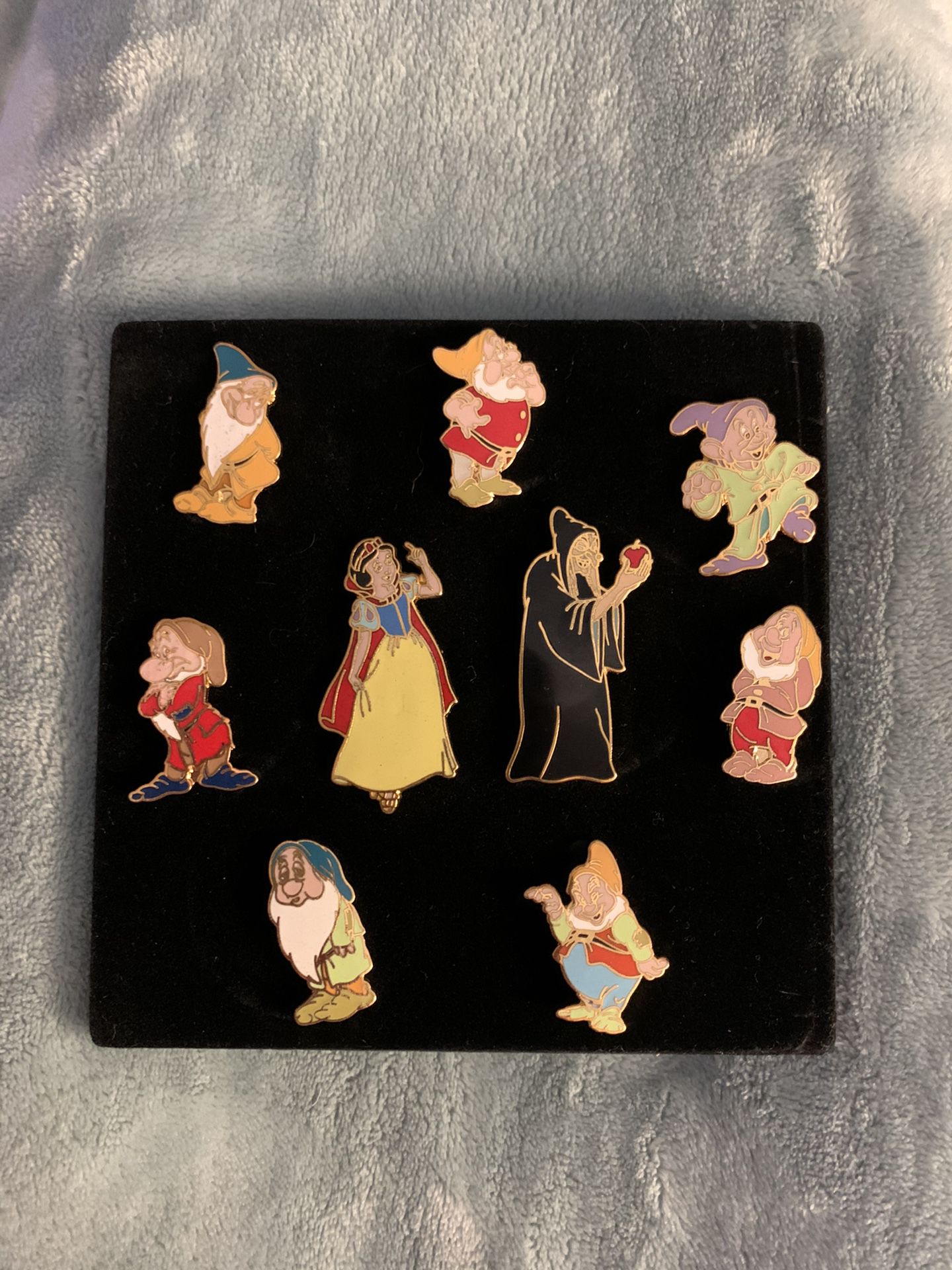 Disney Snow White Pin set