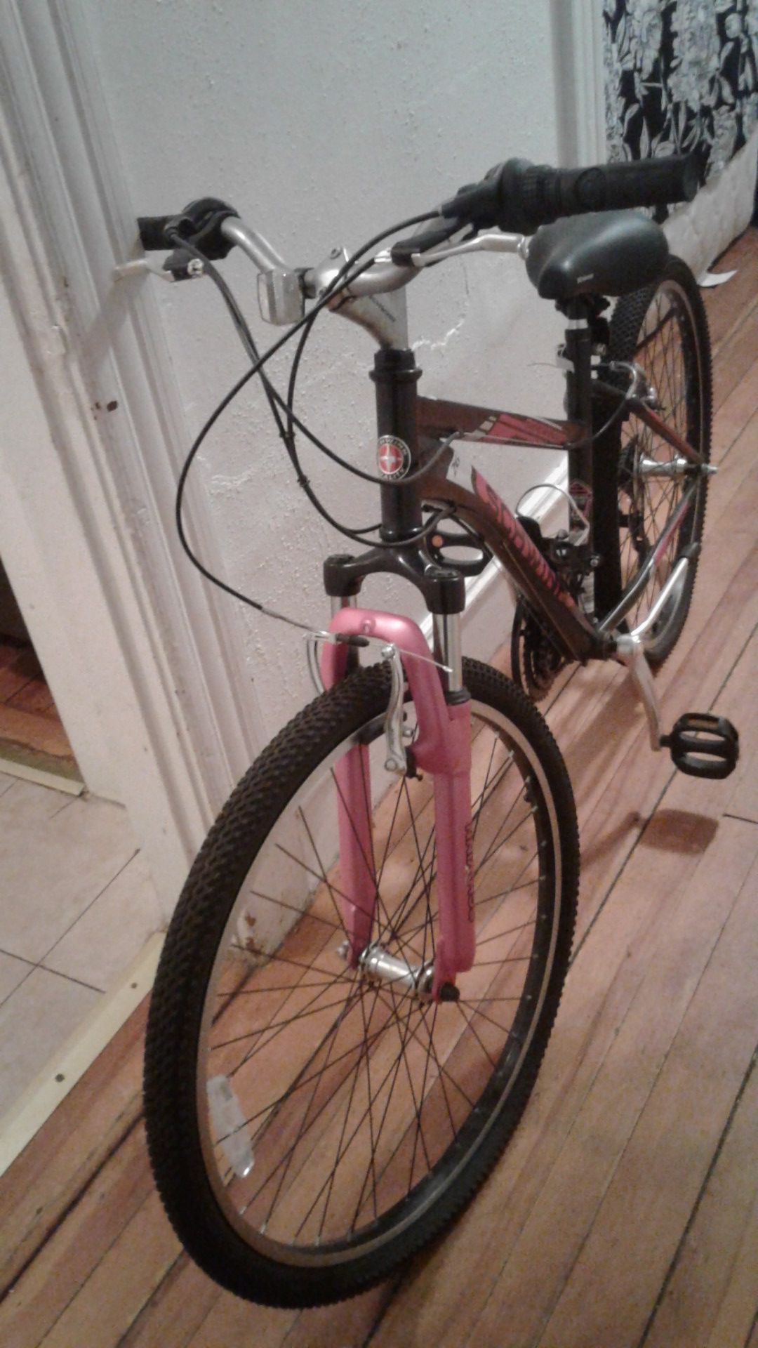 26" Schwinn Sidewinder bike 7 speed with cupholdehr NEW womens pink/black