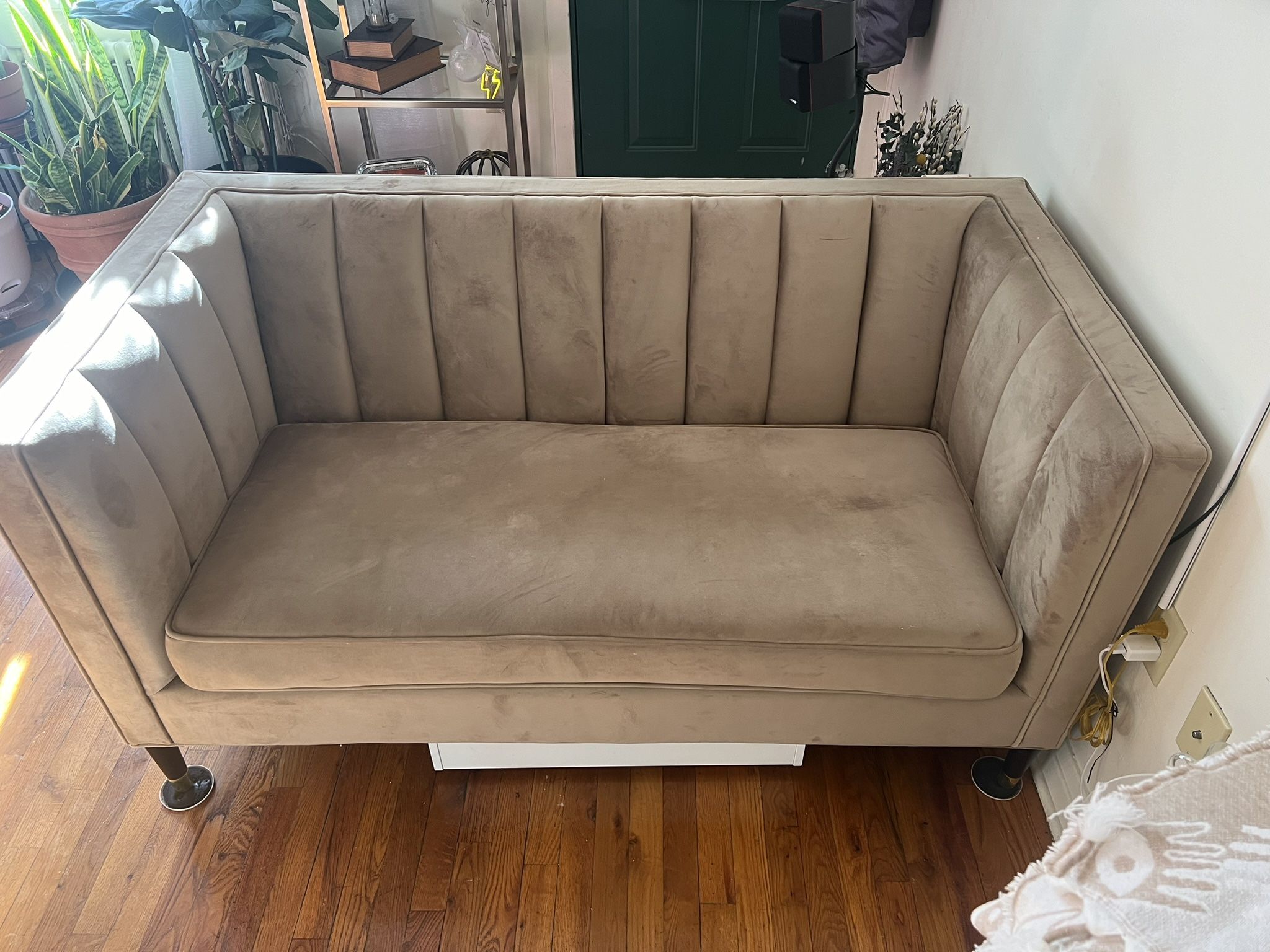 Loveseat Couch (velvet)