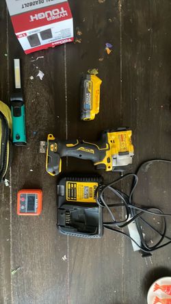 Dewalt 3/8impact with charger and a 20v powestack