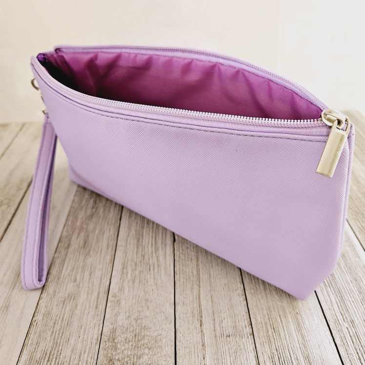Purple Lilac Cosmetics Makeup Zippered Pouch Case Bag with Detachable Wristlet Hand Strap and Bright Pink Lining. Measures 5"H x 10"L X 2"W.

Vinyl Po