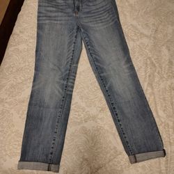 New White House Black Market Jeans Size 6. Great Price For These Name Brand Jean's. See Photos. Cash/ Pickup Only