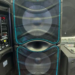 Double 12" Woofers. Rechargeable Battery. 2 Free 🎤. Brand New SEALED