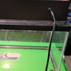 15$ 10 Gallon Tank With Screen Top And 2 Fixture Light Hood