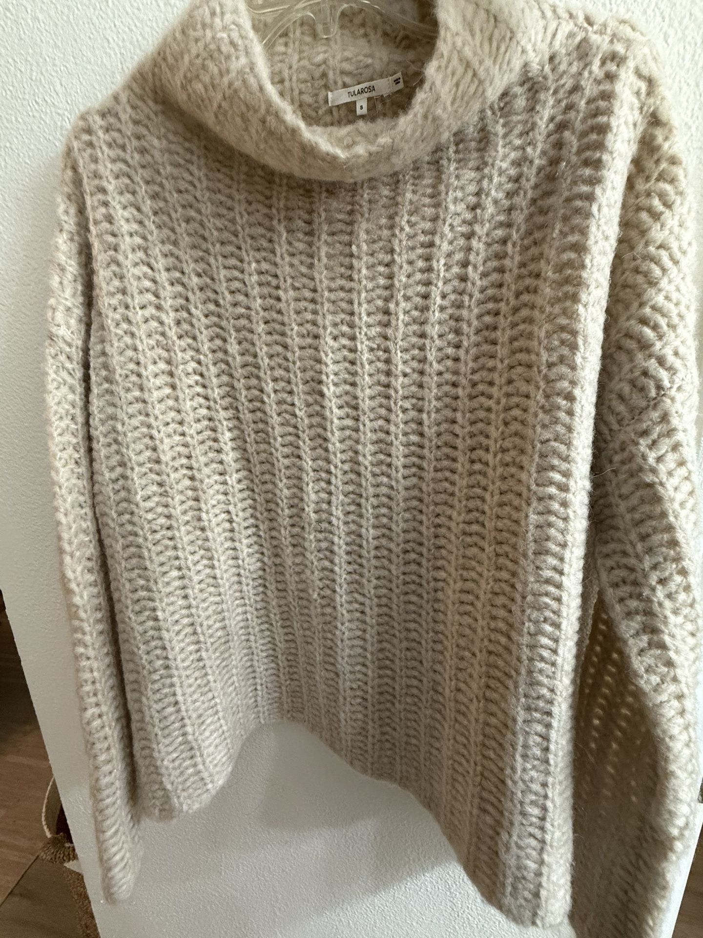 Women’s Oversized Knit Sweater 