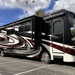 2013 Expedition 38’ 360HP Diesel Pusher Bunkhouse RV W/ 2 Slide Outs
