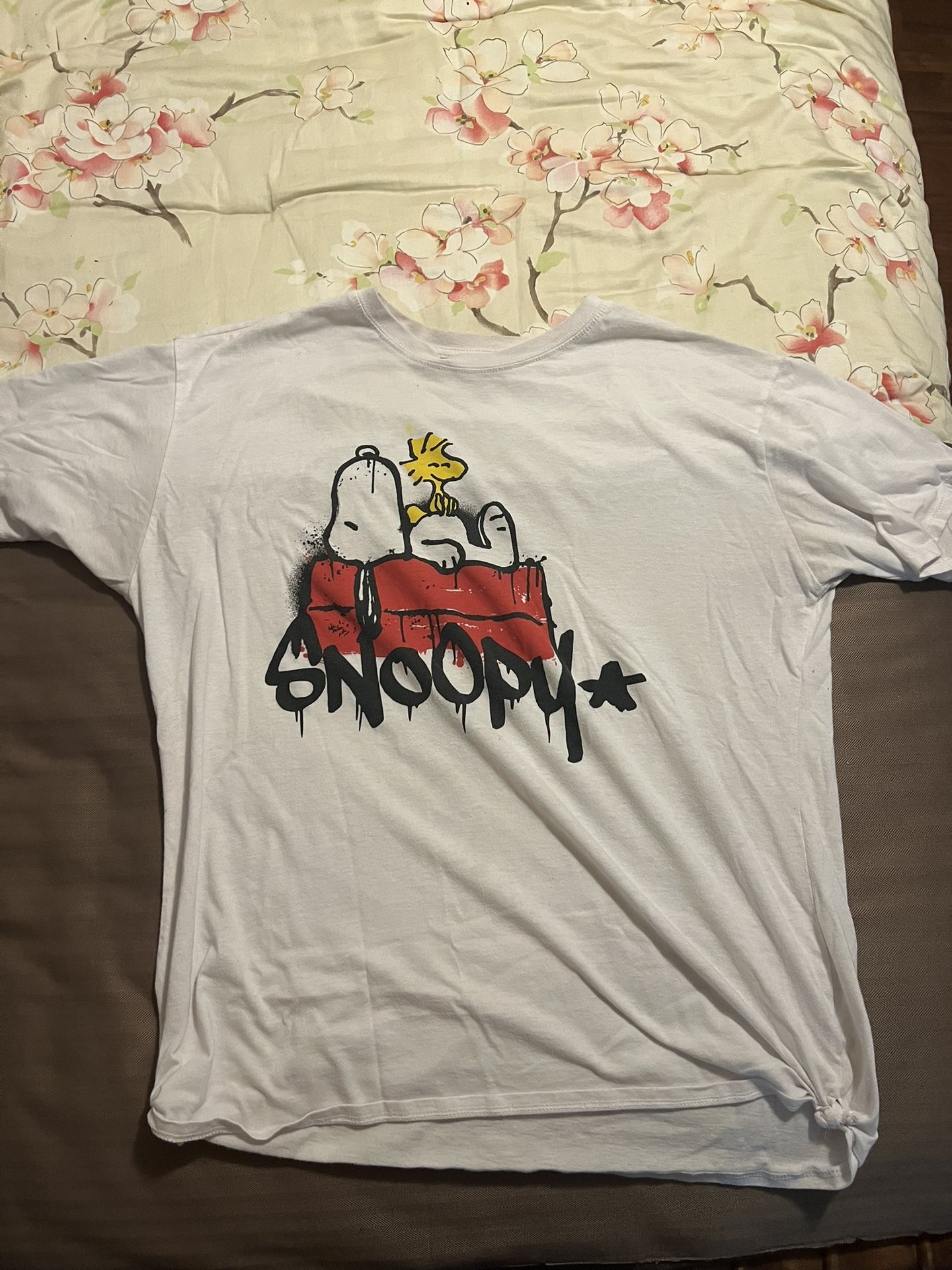 Peanuts Snoopy Love & Woodstock T-Shirt Top Graffiti Size Large
