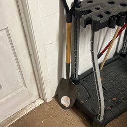 D-handle Round Point Shovel 