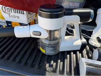 Vaccum cordless w/attachment incl