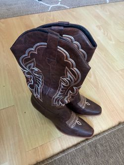 Brown Cowboy Boots with Embroidery