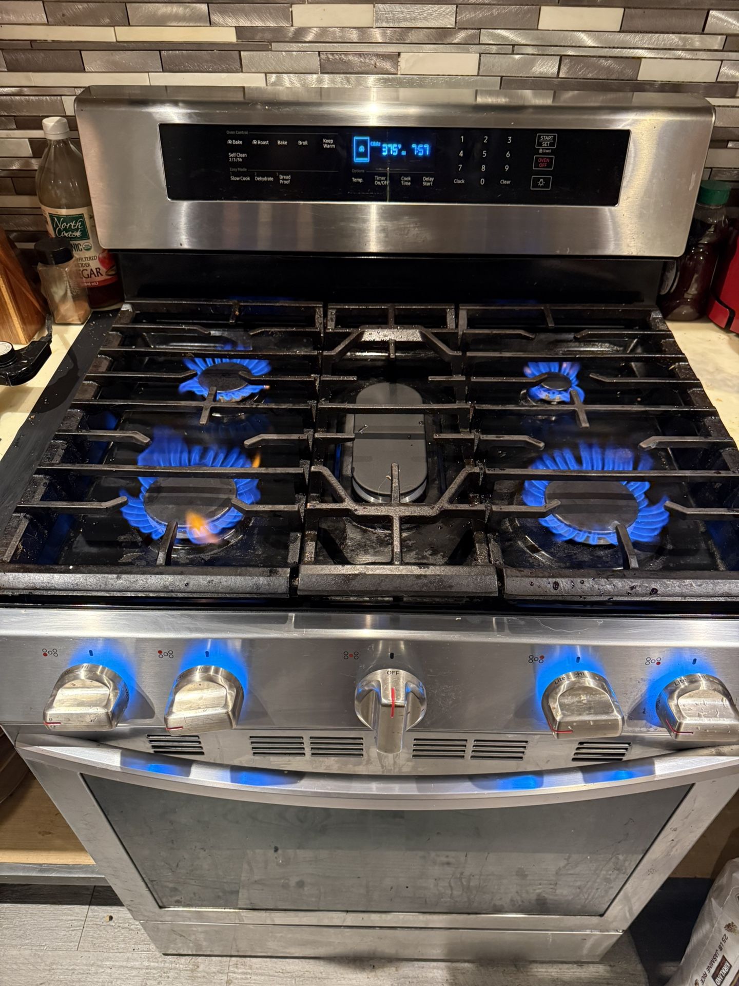 Gas Range And microwave 