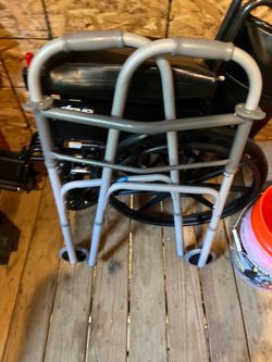 Wheelchair/walker