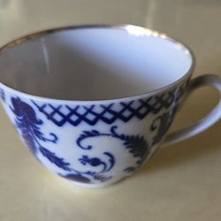 This is a vintage cup  with feathers  cup only $10.00