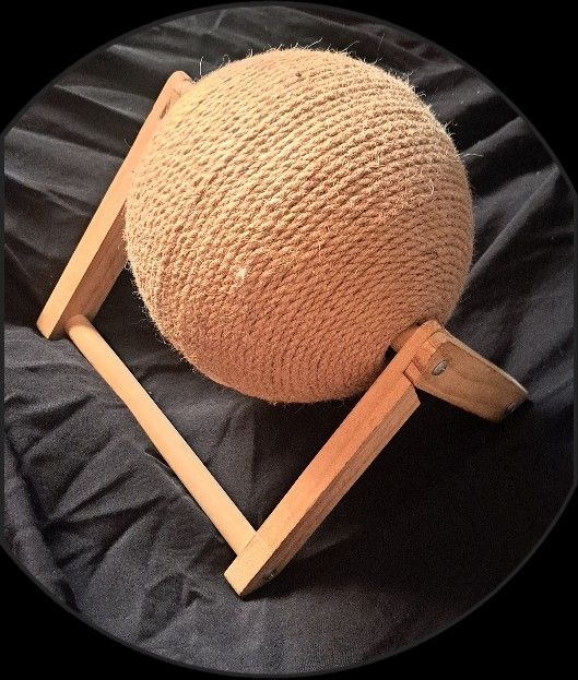 cat scratching ball toy.