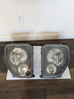 2013 Jeep Liberty OEM headlights