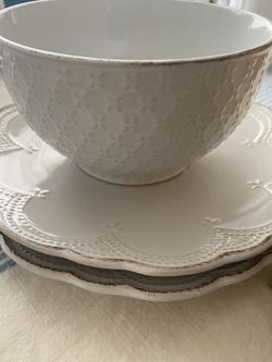 Pfaltzgraff French Lace Dinnerware Set 16 Piece White for Sale