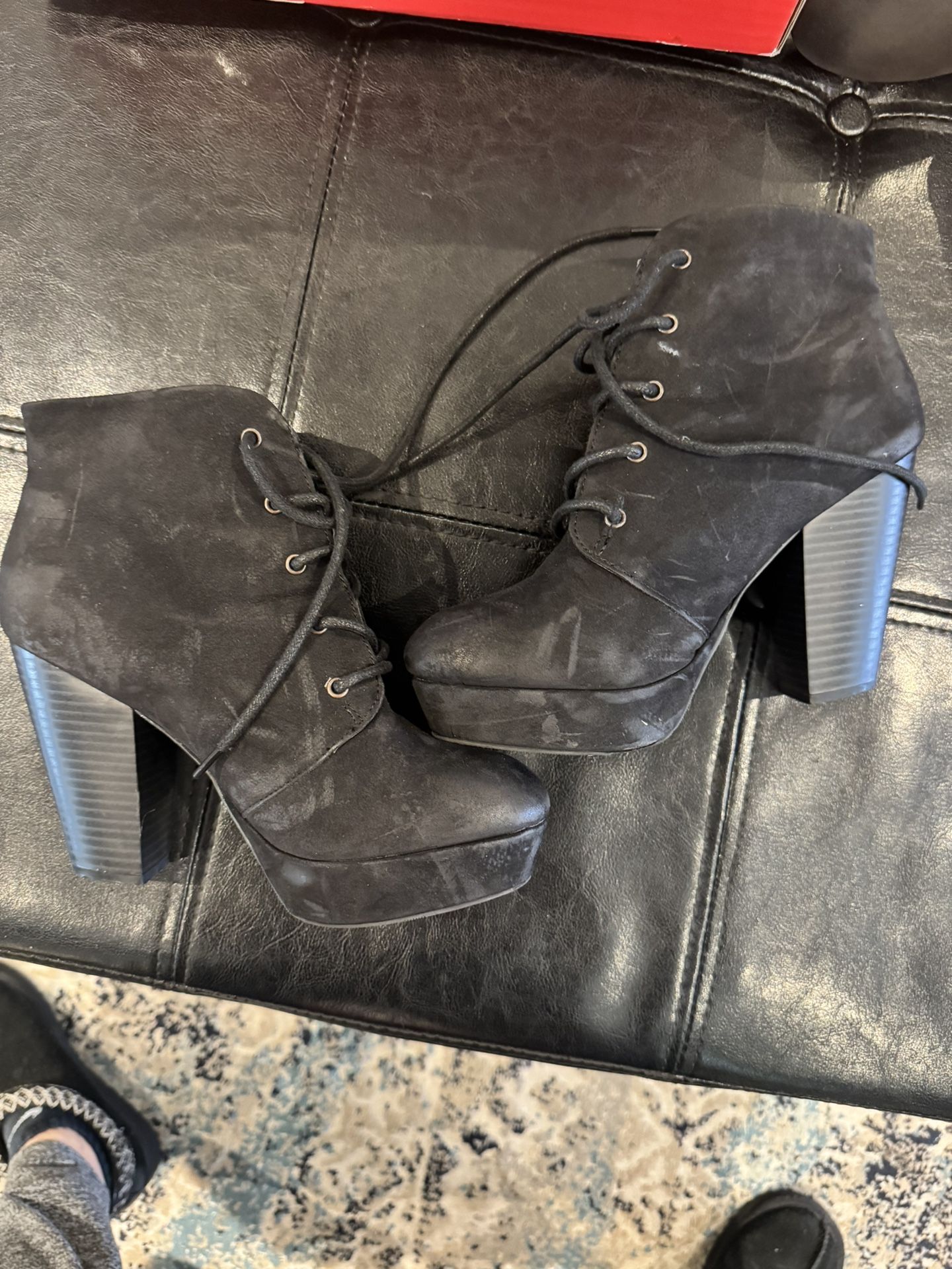 Mossimo boots Size 6.5