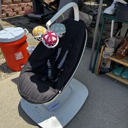 MamaRoo® multi-motion baby swing with Bluetooth  