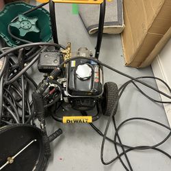 DeWalt 3600 Psi Pressure Washer  With Attachments 