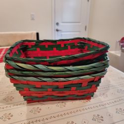 4 new 10.5"×9"×4" woven holiday décor baskets, for storage or gifting, 