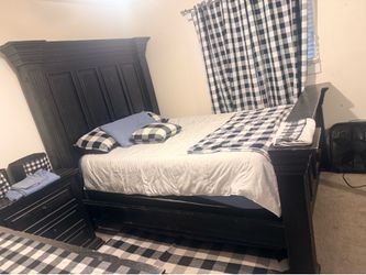 Queen size memory foam mattress and box spring