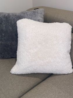 Pottery Barn Faux k Fur Throw Pillow  With the 18" insert