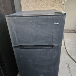 HAIER 2-DOOR USED MINI FRIDGE