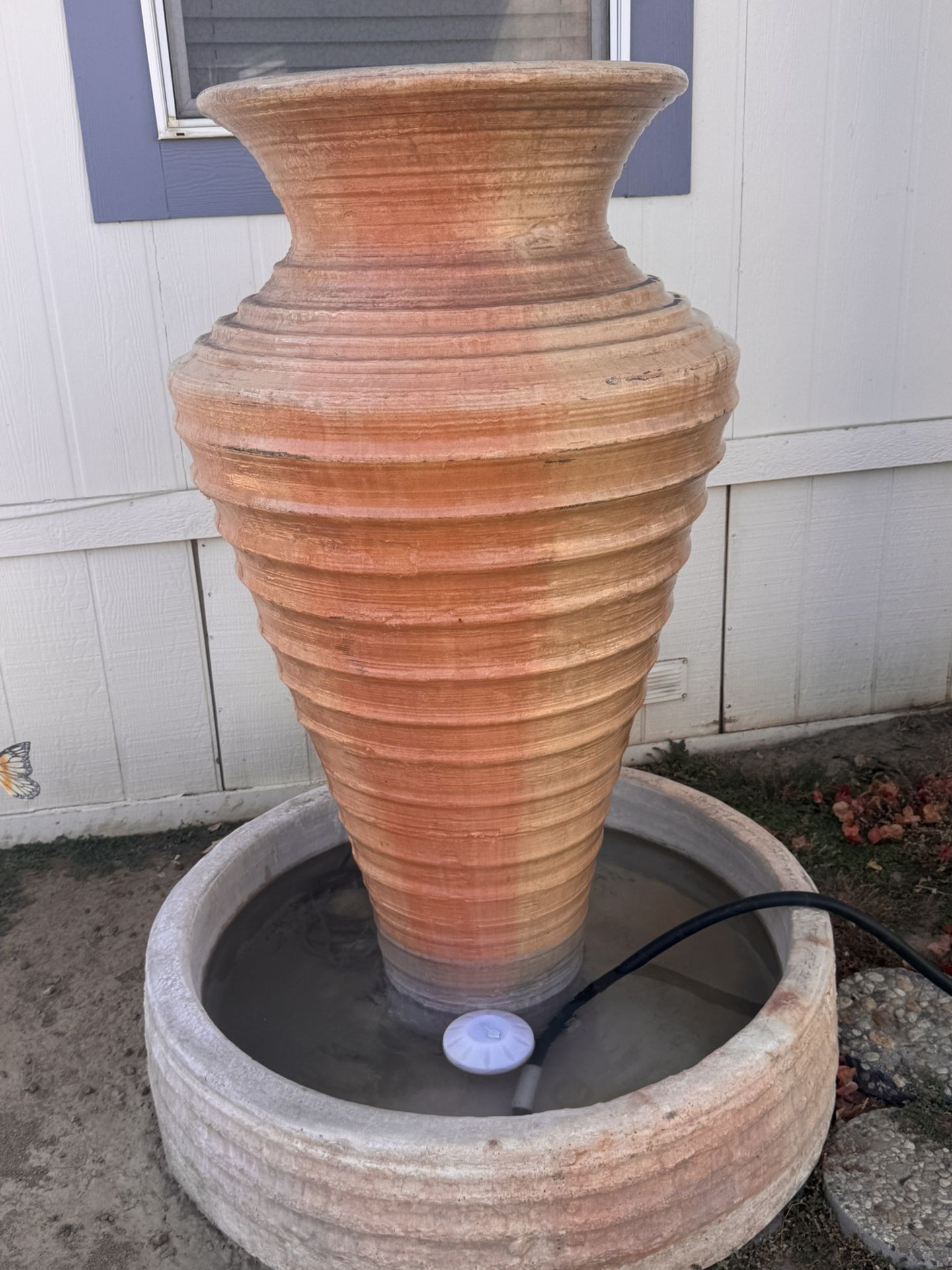 Working water fountain with pump