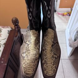 Piton Boots Size 11