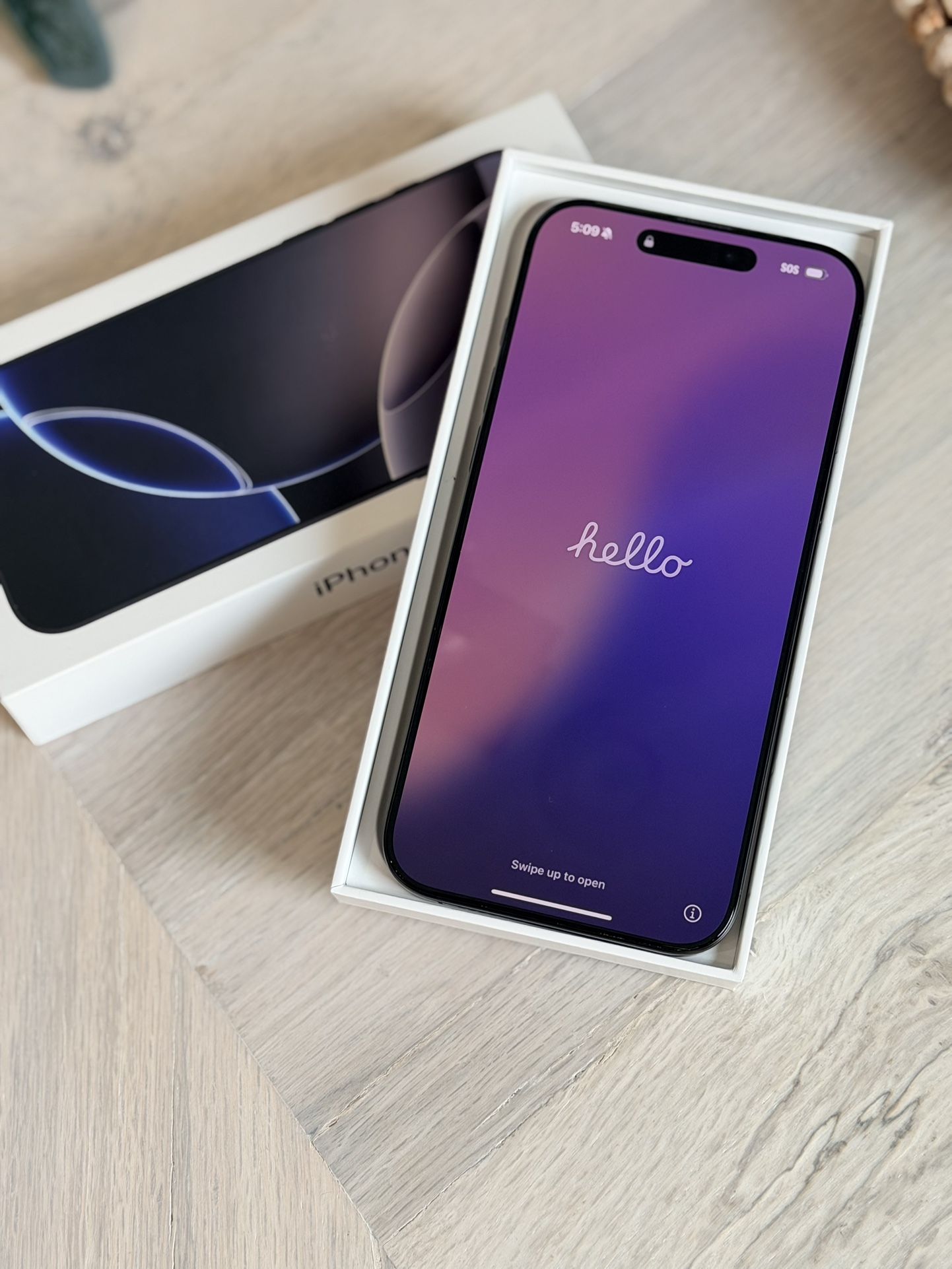 (New) IPhone 16 Pro Max, Black Titanium, 512GB - UNLOCKED