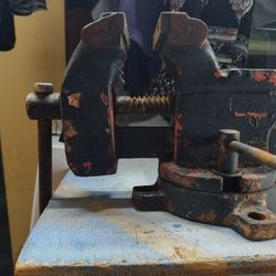 Rare Antique bench vice 3 1/2" 