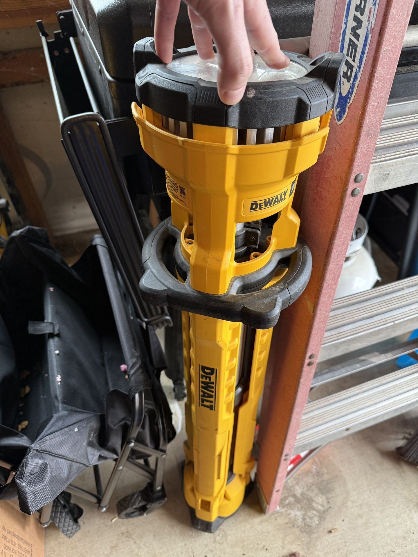 Dewalt Tripod Light