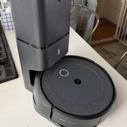 Lightly Used iRobot Roomba i4 